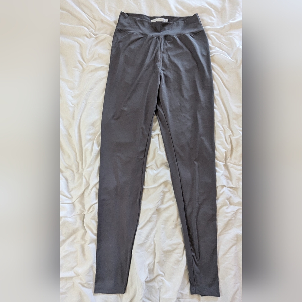 By Egreis scrunch leggings